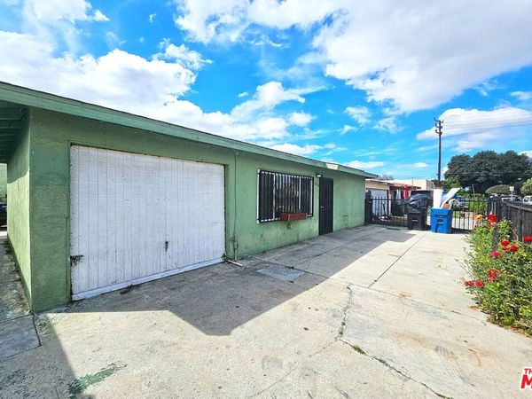1214 E 82nd Street , Los Angeles, CA 90001