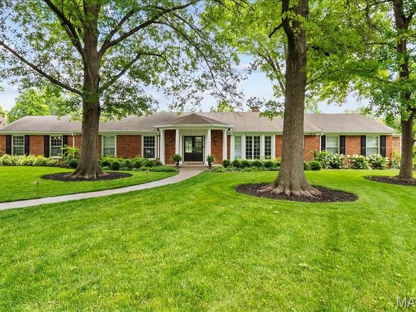 401 Steeplechase Lane, Frontenac, MO 63131