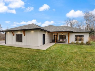 59 E Riverside Road, Esko, MN 55733