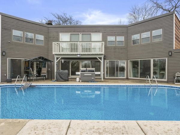 6171 Pleasant Hill DRIVE, West Bend, WI 53095