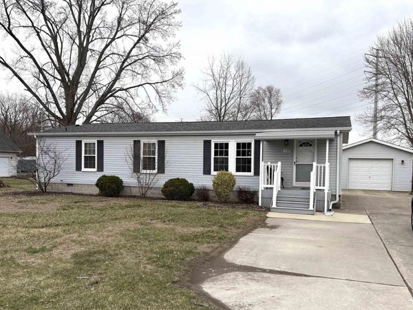 1720 Hemlock Street, Frenchtown, MI 48162