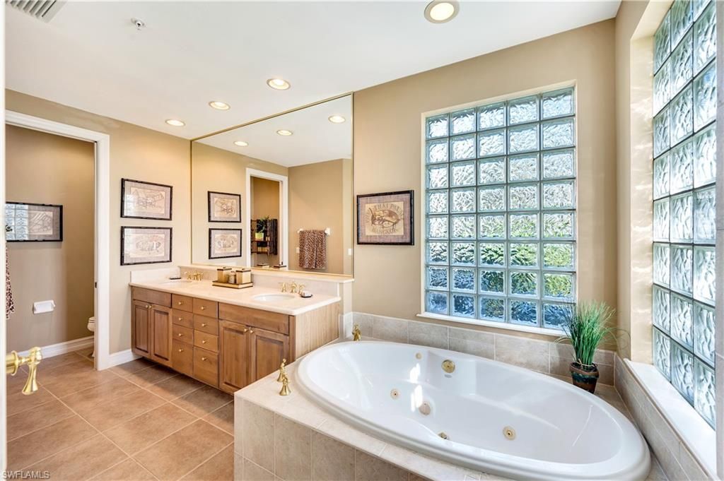 2654 Bolero Dr, Unit 8-1, Naples, FL 34109 Photo