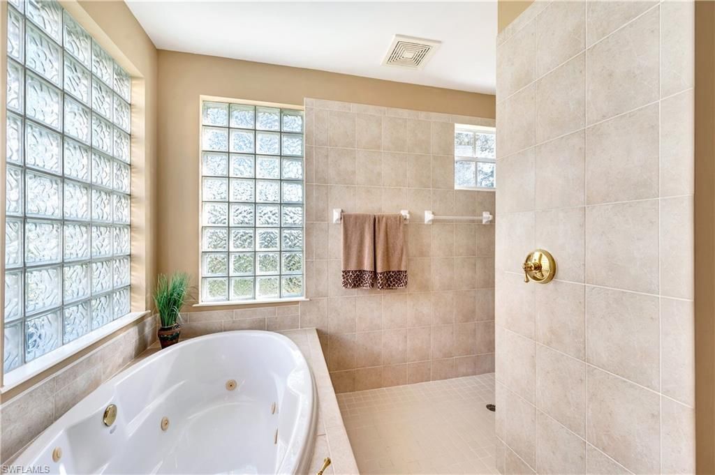2654 Bolero Dr, Unit 8-1, Naples, FL 34109 Photo
