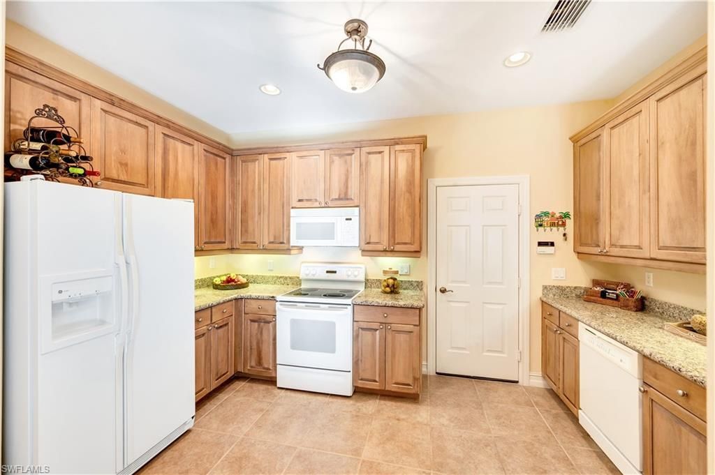 2654 Bolero Dr, Unit 8-1, Naples, FL 34109 Photo