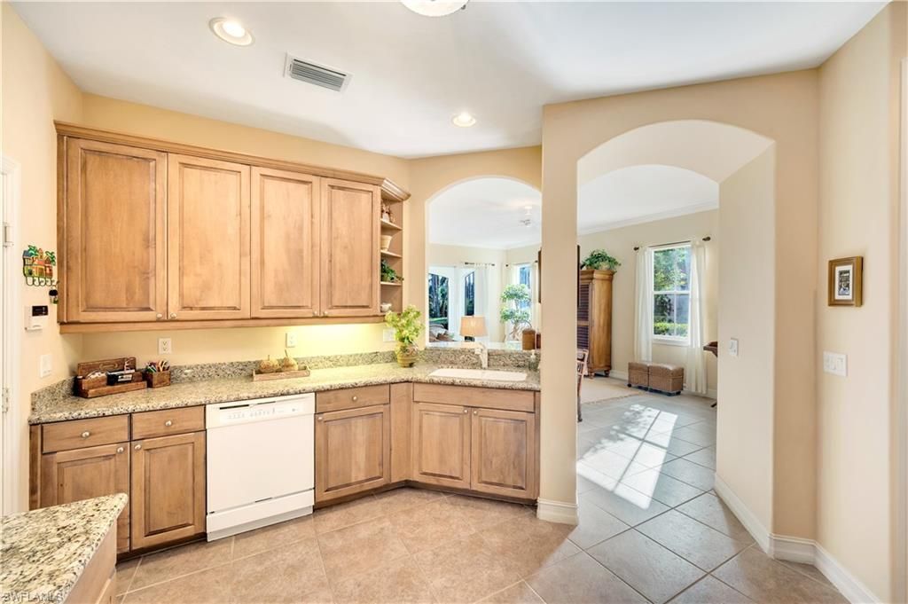 2654 Bolero Dr, Unit 8-1, Naples, FL 34109 Photo