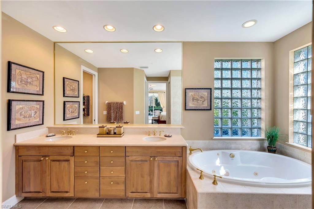 2654 Bolero Dr, Unit 8-1, Naples, FL 34109 Photo