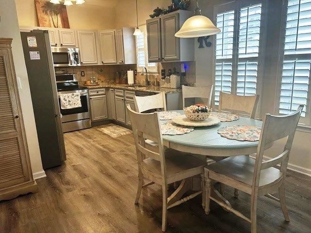 449 Irees Way Photo 4