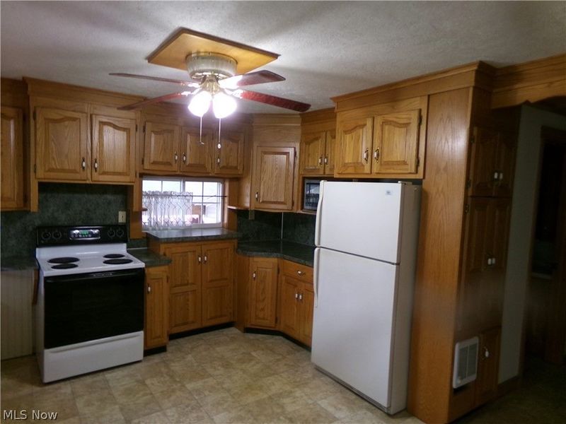 317 Mann Drive NE, Waynesburg, OH 44688 Photo 6