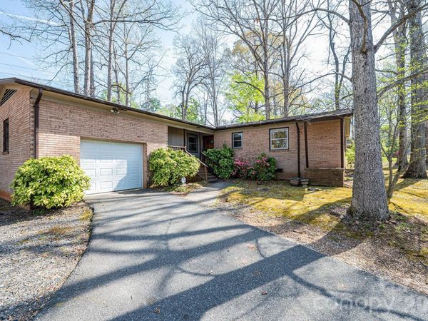 781 23rd Avenue NE, Hickory, NC 28601