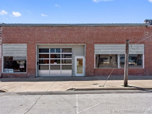 125 N Main Street , Wagoner, OK 74467