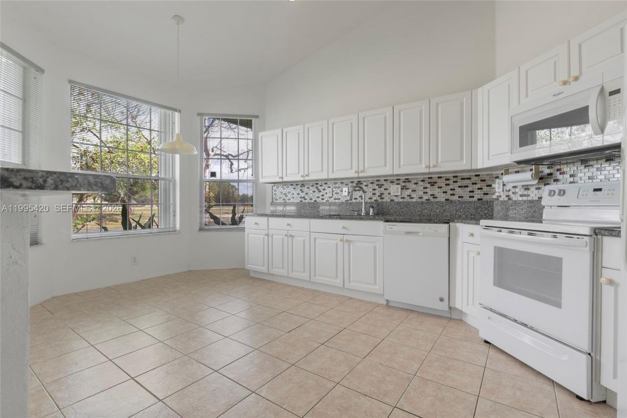 7501 S Aragon Blvd , Unit 4, Sunrise, FL 33313 Photo