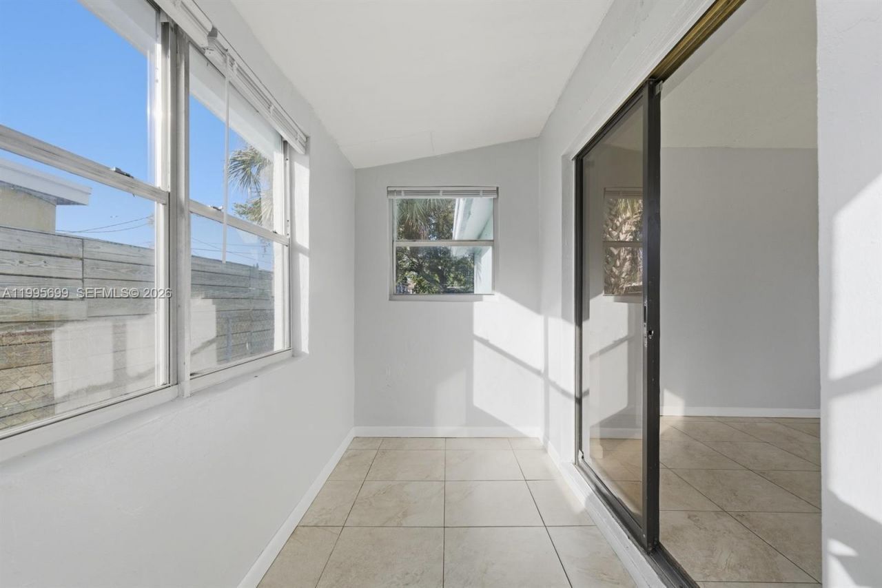 533 NW 15th Way, Fort Lauderdale, FL 33311 Photo