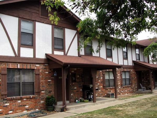 195 N Service Road , St Peters, MO 63376