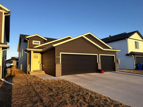 3692 CHINOOK Drive S, Fargo, ND 58104