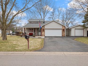 11807 Pennsylvania Avenue N, Champlin, MN 55316
