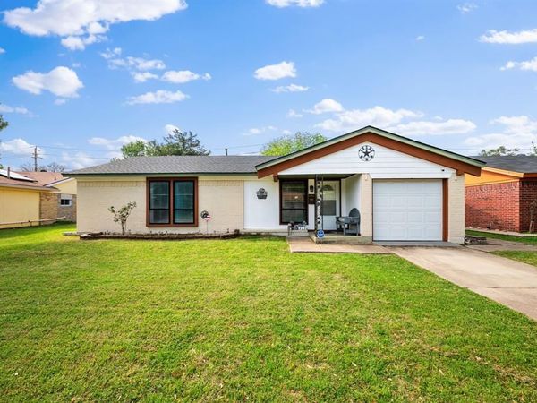 333 Sparks Street , Grand Prairie, TX 75051