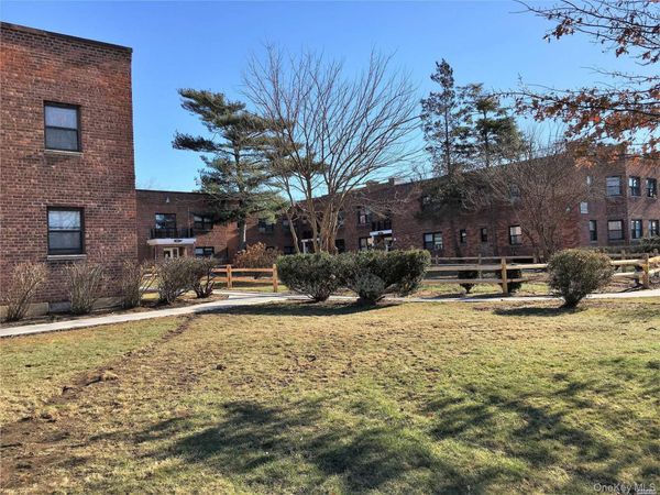 106 Division , Unit 1E, Levittown, NY 11756