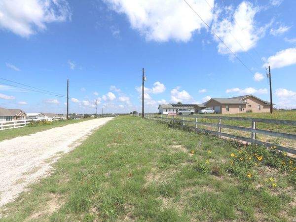 604 Lakeridge Lane, La Vernia, TX 78121