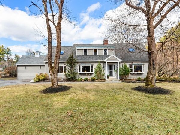 319 Lowell St, Lynnfield, MA 01940