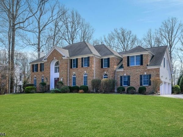 18 Shadowbrook Way, Randolph, NJ 07945