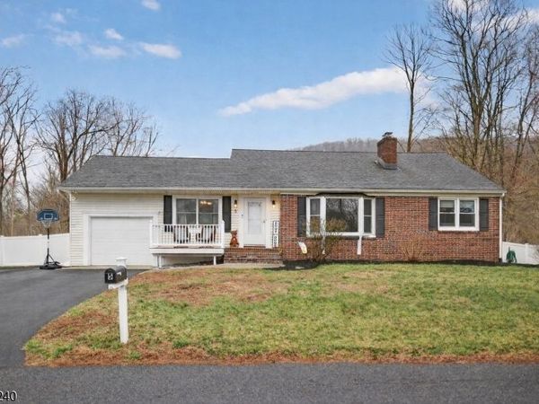 5 Birch Rd, Byram, NJ 07821