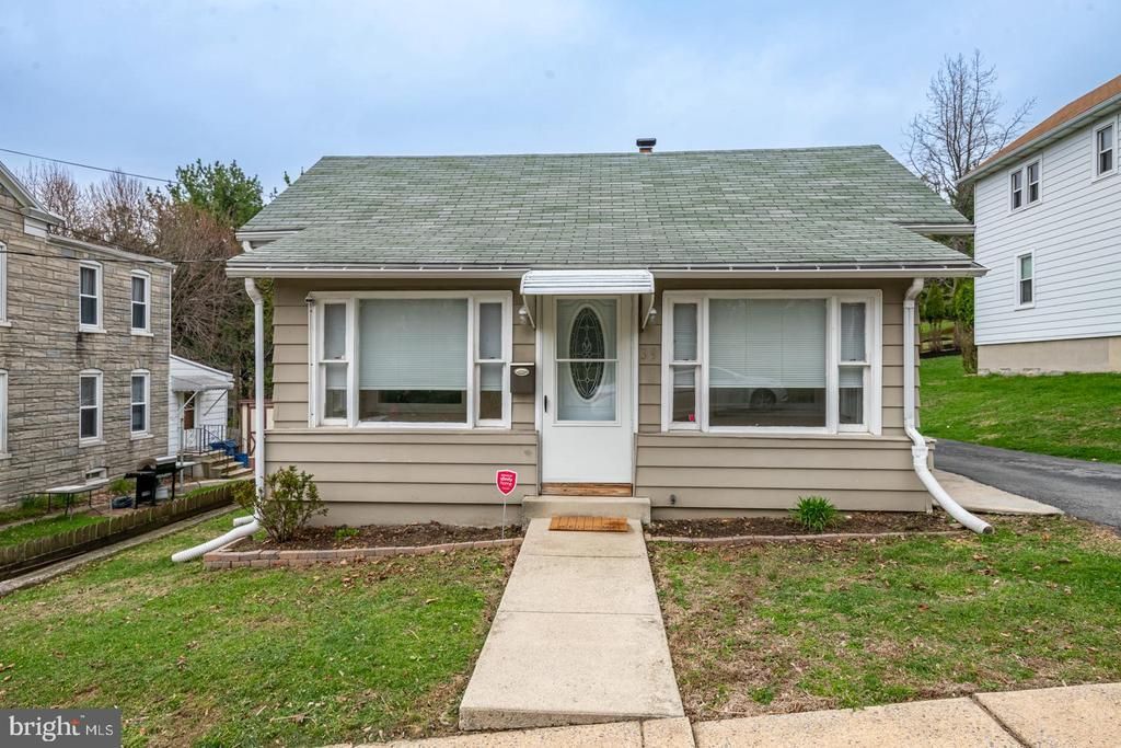 39 SEMINARY AVENUE, READING, PA 19605