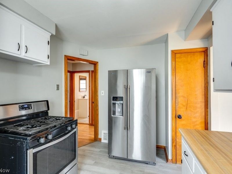 8514 Deerfield Drive, Parma, OH 44129 Photo 10