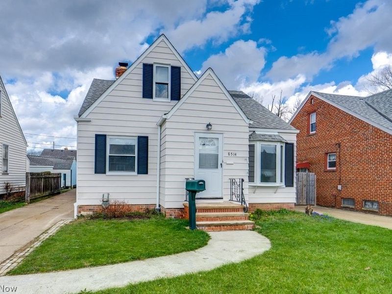 8514 Deerfield Drive, Parma, OH 44129 Photo 2