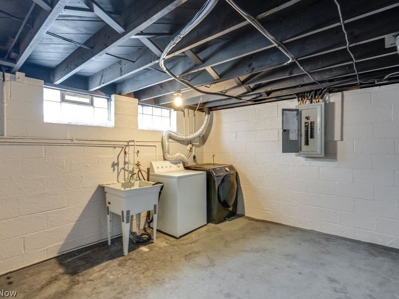 8514 Deerfield Drive, Parma, OH 44129 Photo 30