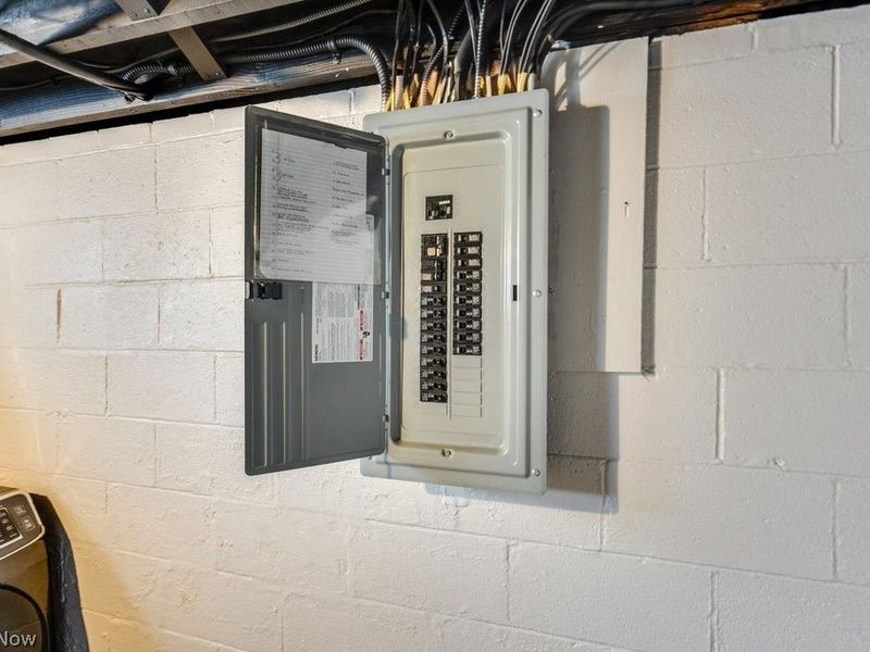 8514 Deerfield Drive, Parma, OH 44129 Photo 31