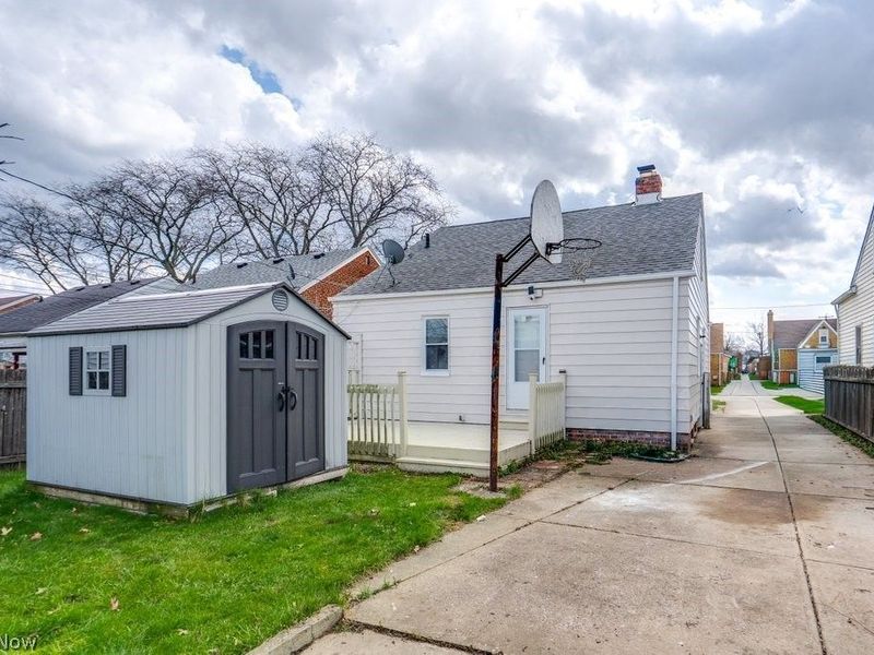 8514 Deerfield Drive, Parma, OH 44129 Photo 32