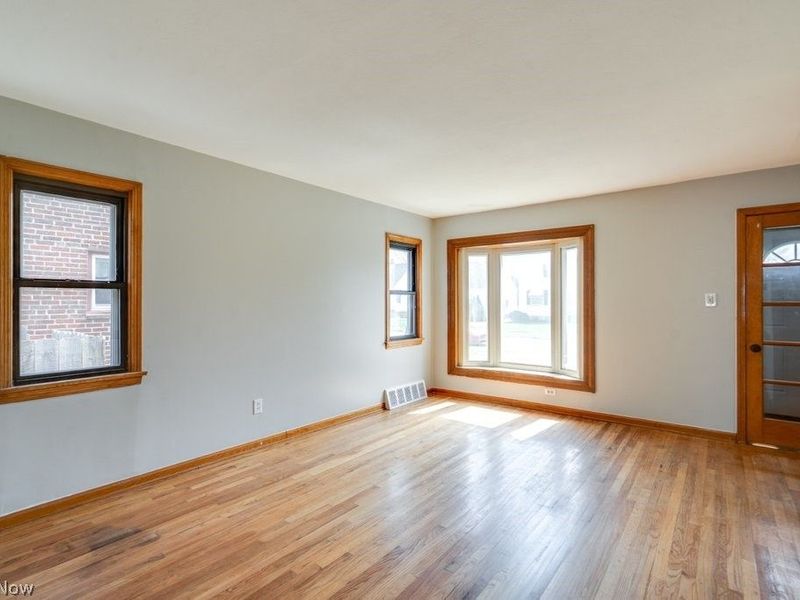 8514 Deerfield Drive, Parma, OH 44129 Photo 4