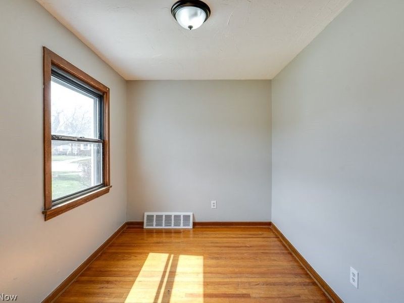 8514 Deerfield Drive, Parma, OH 44129 Photo 8