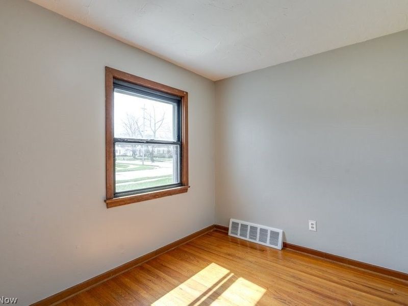 8514 Deerfield Drive, Parma, OH 44129 Photo 9