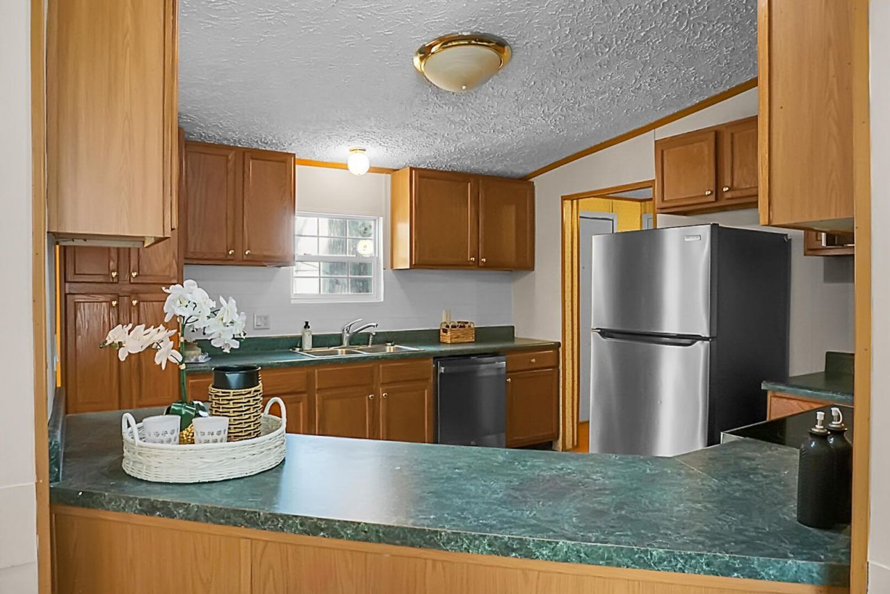 200 Belmont Drive Photo 18