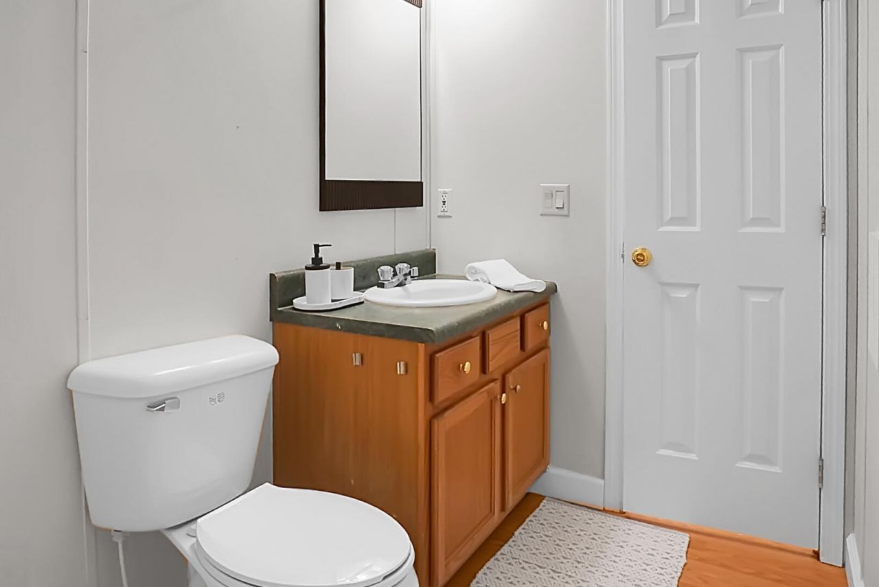 200 Belmont Drive Photo 43