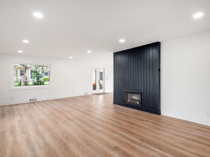 328 Fairway Circle, Whitehall, OH 43213 Photo 12