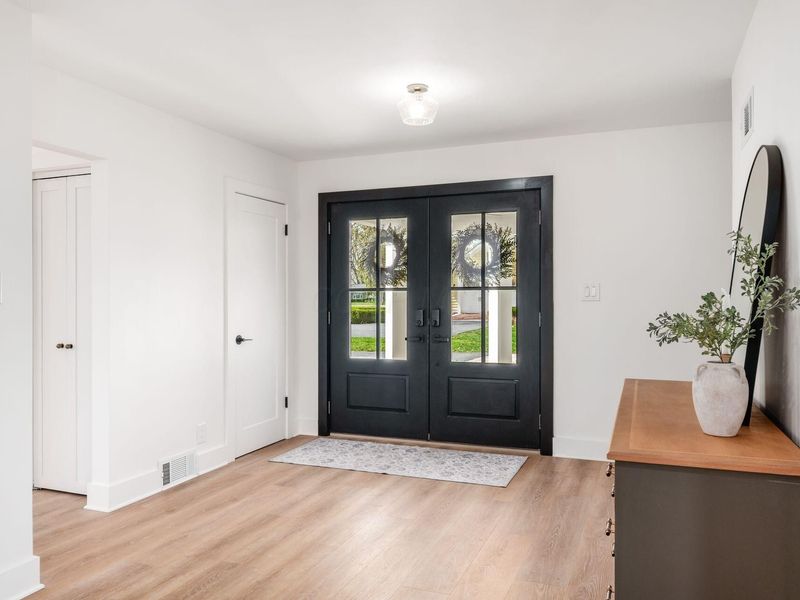 328 Fairway Circle, Whitehall, OH 43213 Photo 6