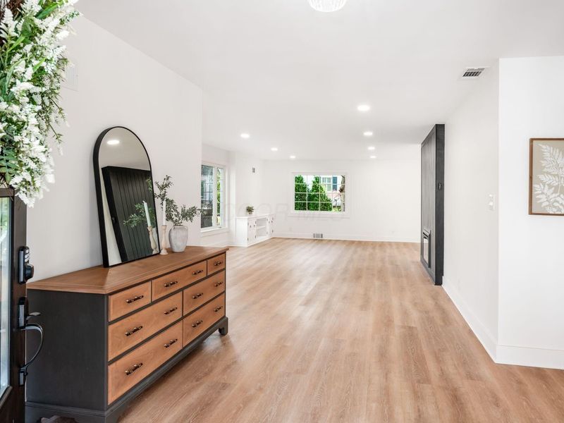 328 Fairway Circle, Whitehall, OH 43213 Photo 7