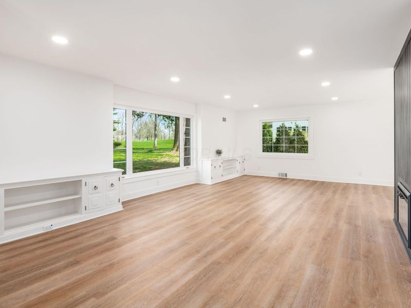 328 Fairway Circle, Whitehall, OH 43213 Photo 9