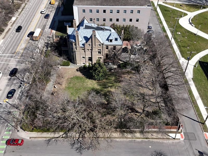 875 E Broad Street, Columbus, OH 43205 Photo 3