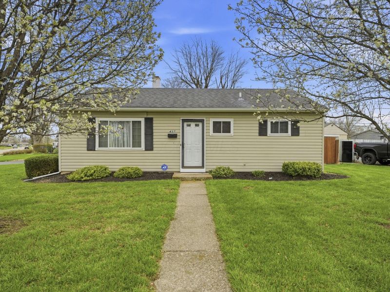 437 Madison Drive N, West Jefferson, OH 43162 Photo 1