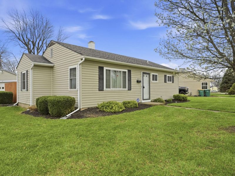 437 Madison Drive N, West Jefferson, OH 43162 Photo 3