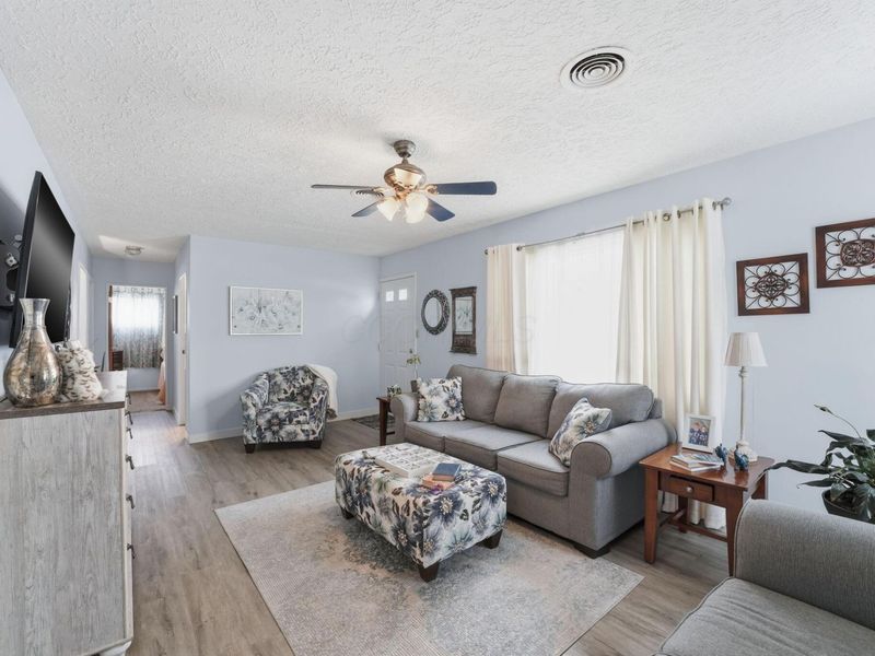 437 Madison Drive N, West Jefferson, OH 43162 Photo 6