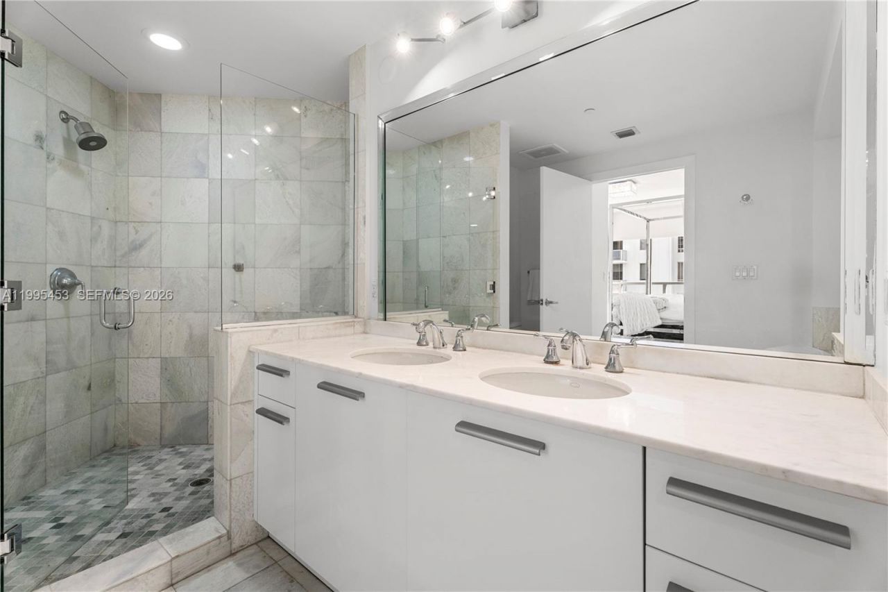 1060 Brickell Ave , Unit 2117, Miami, FL 33131 Photo