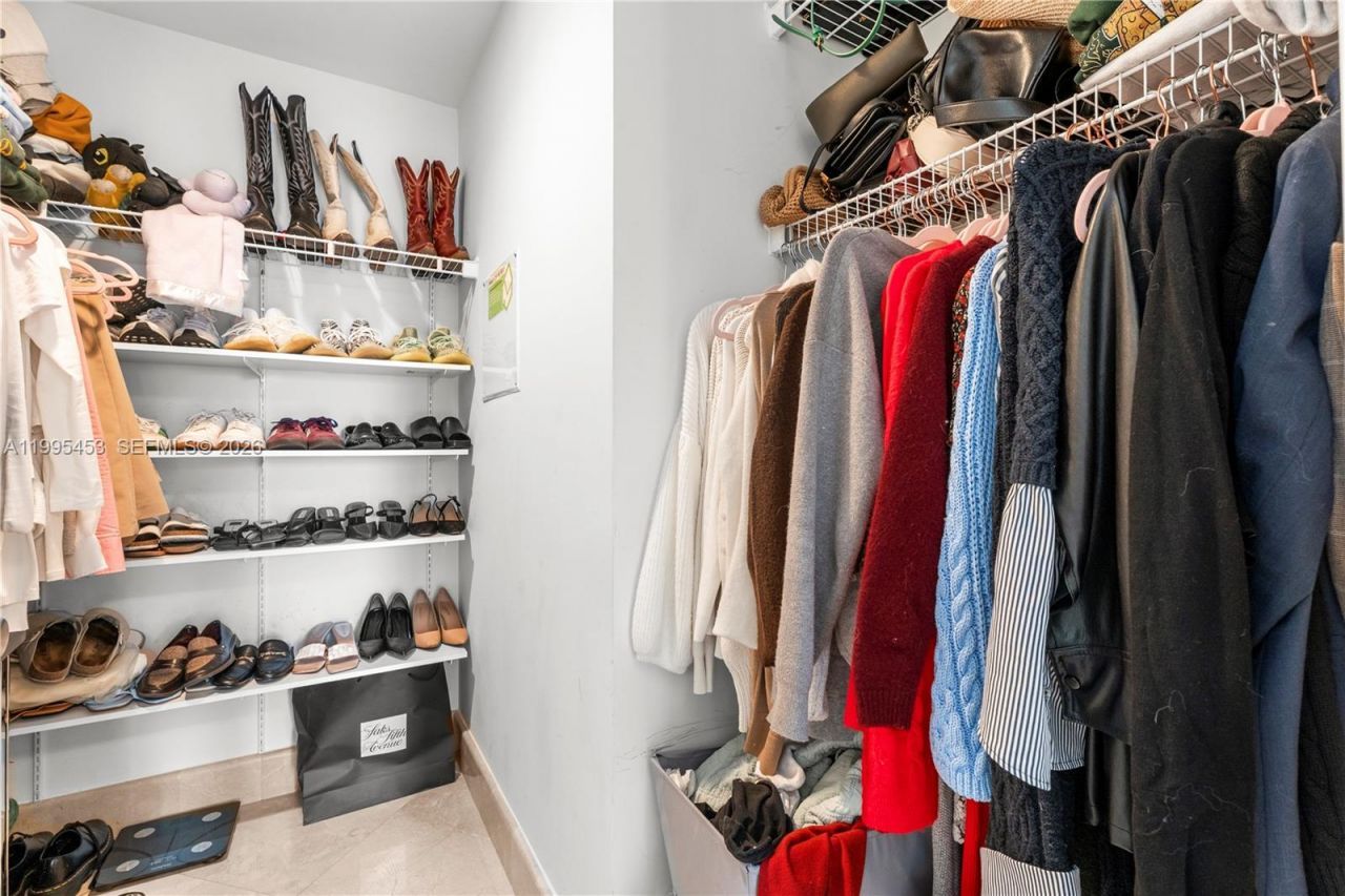 1060 Brickell Ave , Unit 2117, Miami, FL 33131 Photo