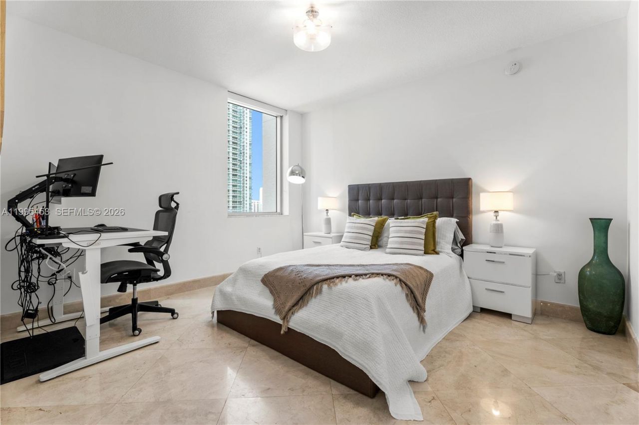 1060 Brickell Ave , Unit 2117, Miami, FL 33131 Photo