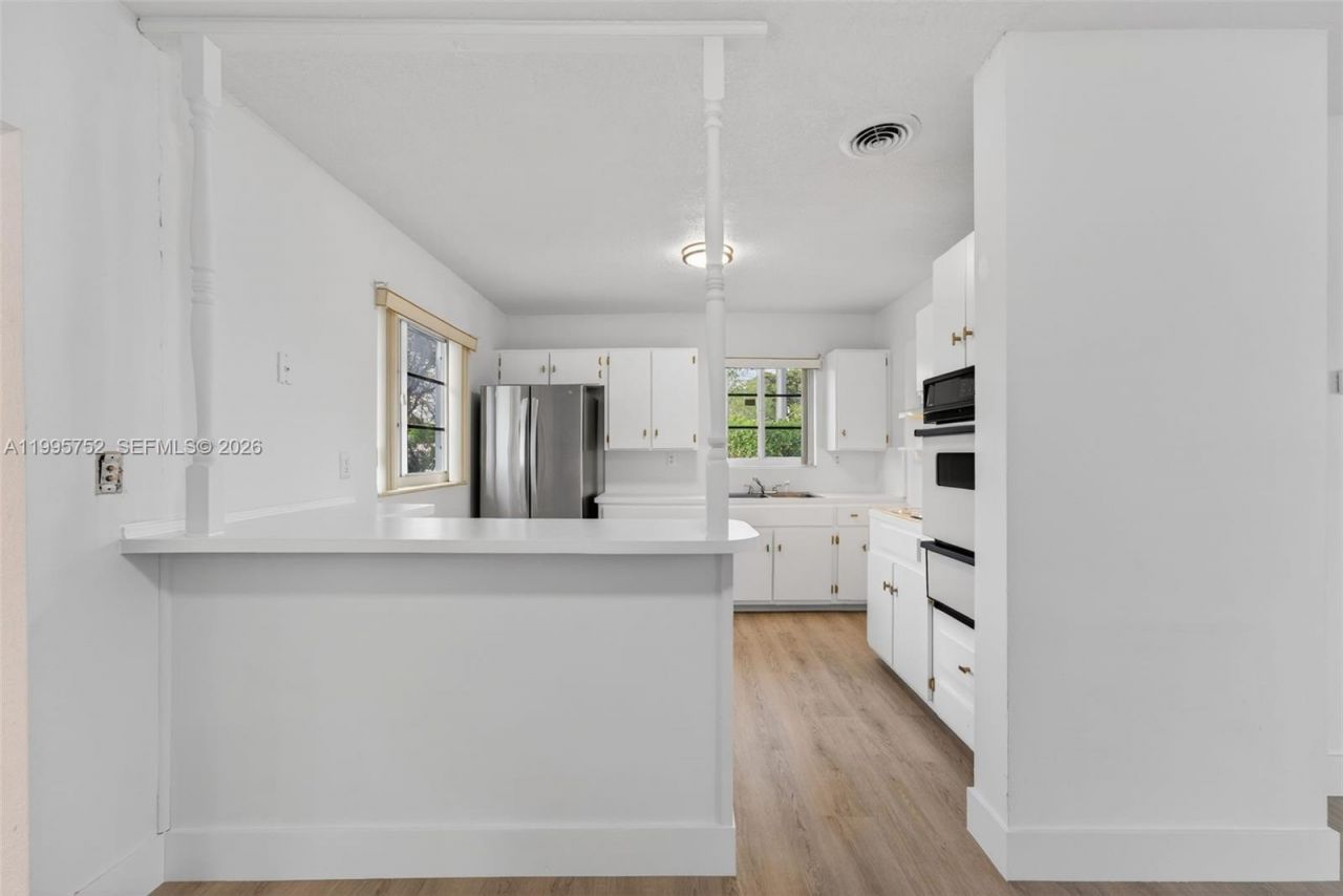 11190 SW 57th St , Miami, FL 33173 Photo