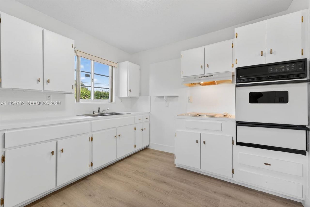 11190 SW 57th St , Miami, FL 33173 Photo