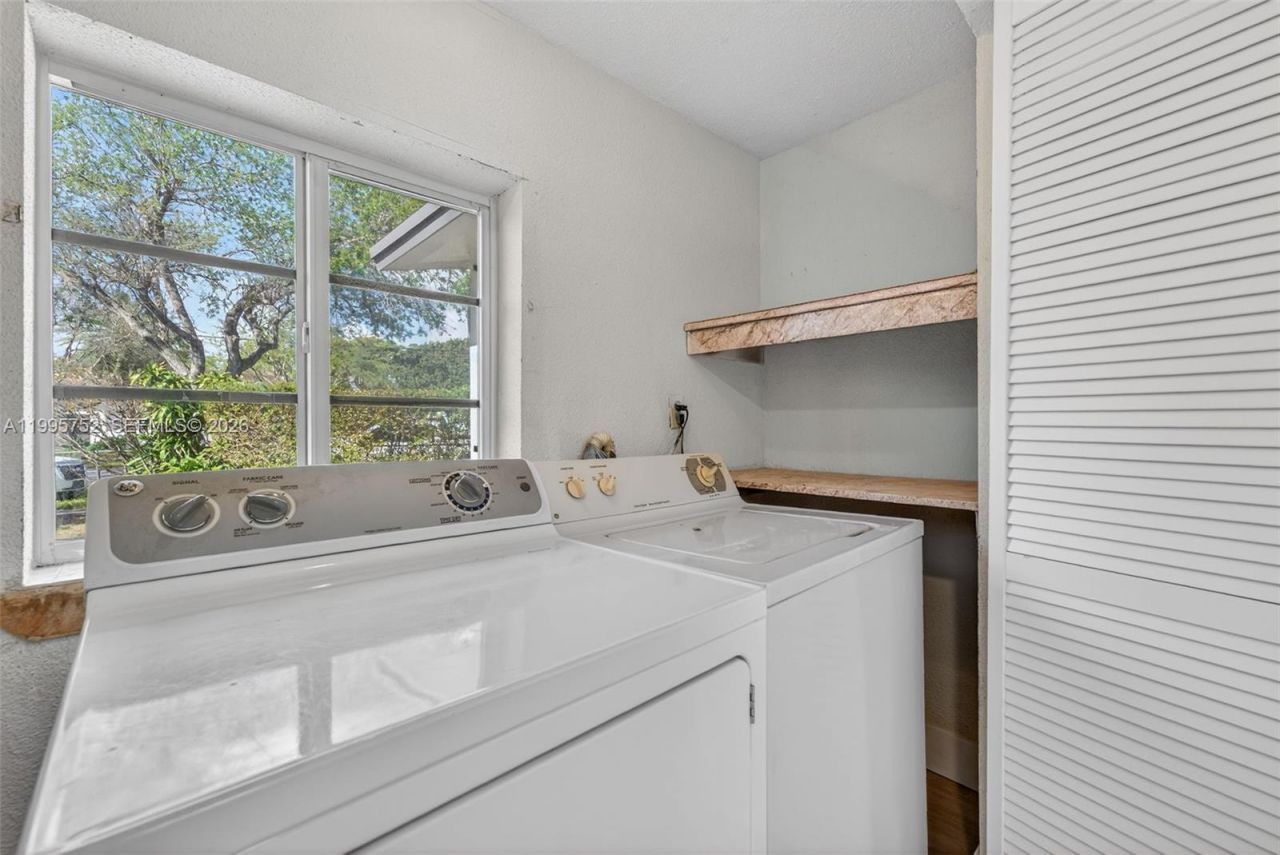 11190 SW 57th St , Miami, FL 33173 Photo